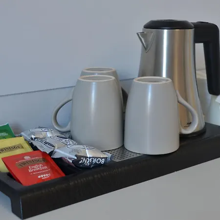 ベッド・アンド・ブレックファスト At Your Place