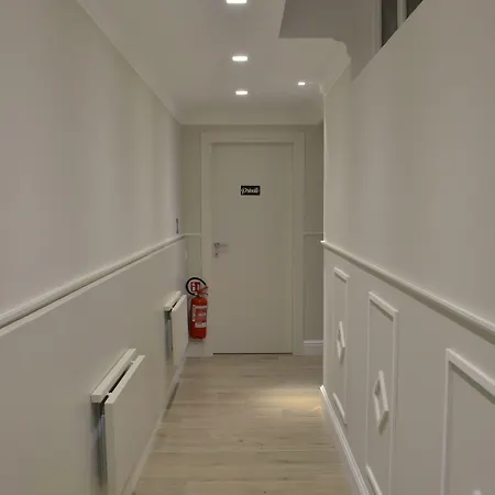 Nocleg ze śniadaniem At Your Place 4*